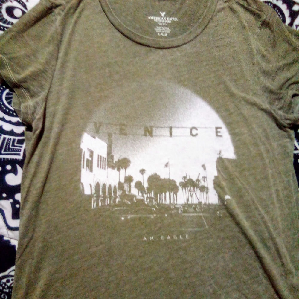 American Eagle outfitters favorite tee shirt